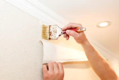 Pose de papier peint au Mas — revêtements muraux et toiles de verre